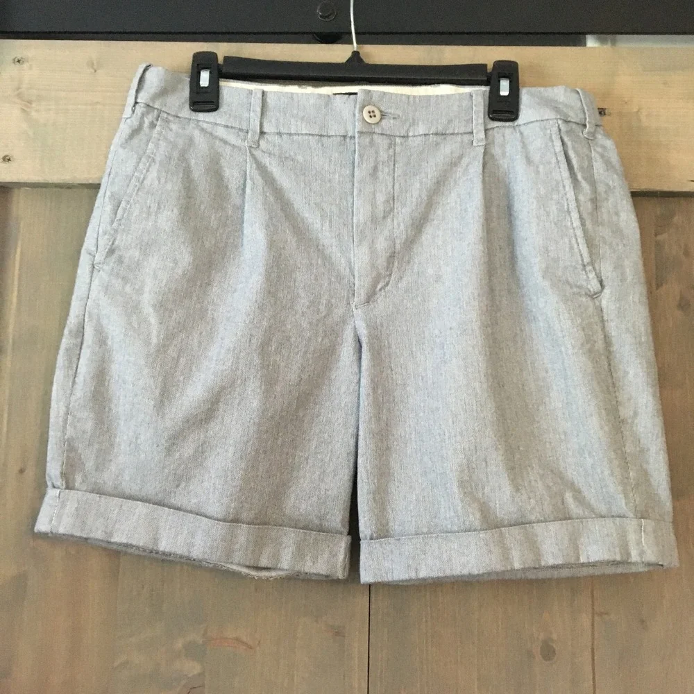 Abercrombie and Fitch Shorts Mens 33 Blue Pin Stripe Stretch Chambray Preppy